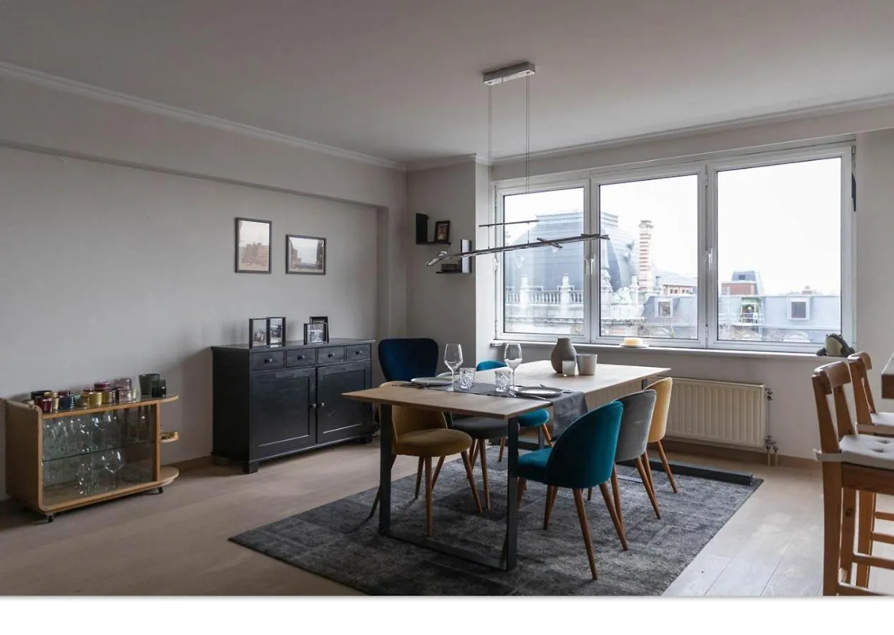 Ruim Appartement Met Prachtig Zicht Op A+ Locatie! contacts